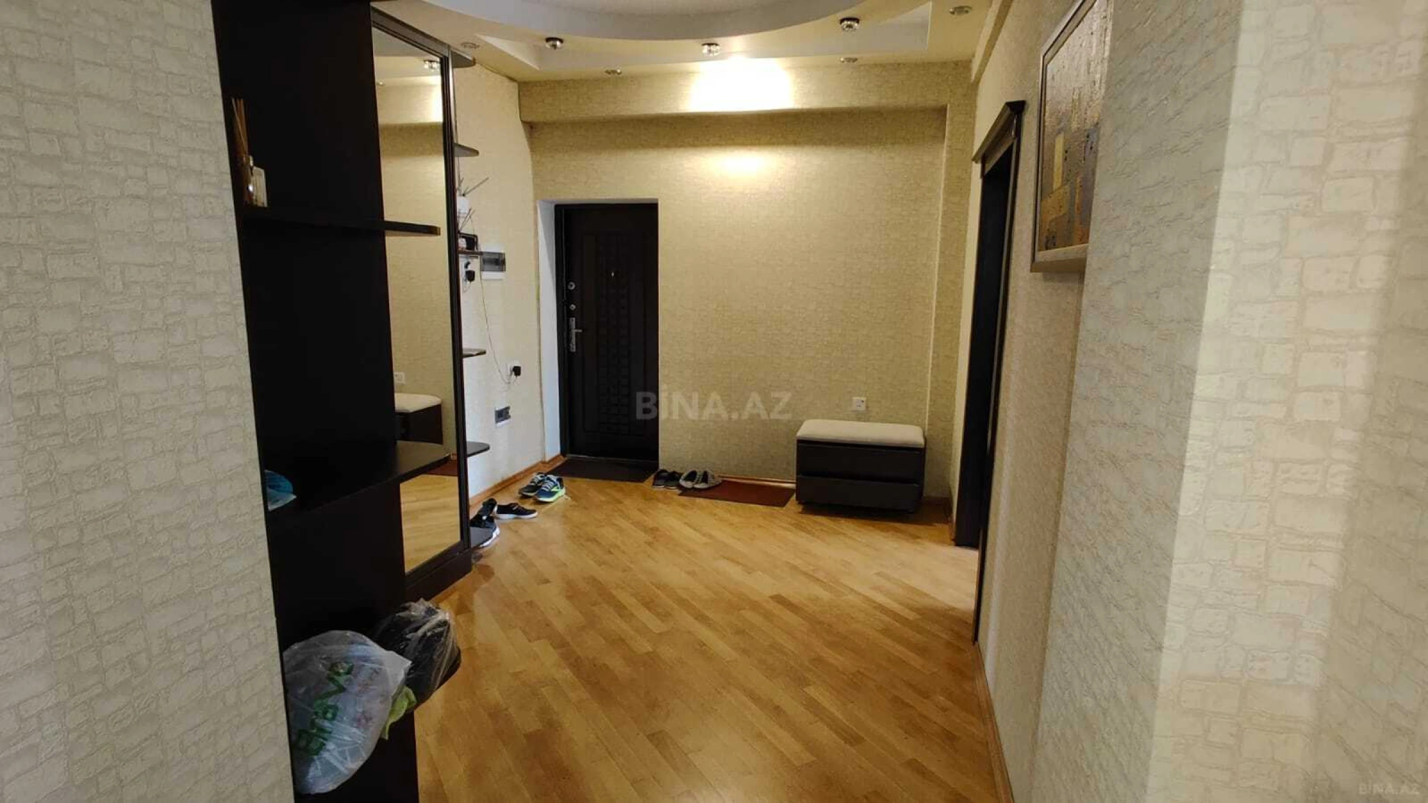 Kirayə verilir 3 otaqlı mənzil 123 m²