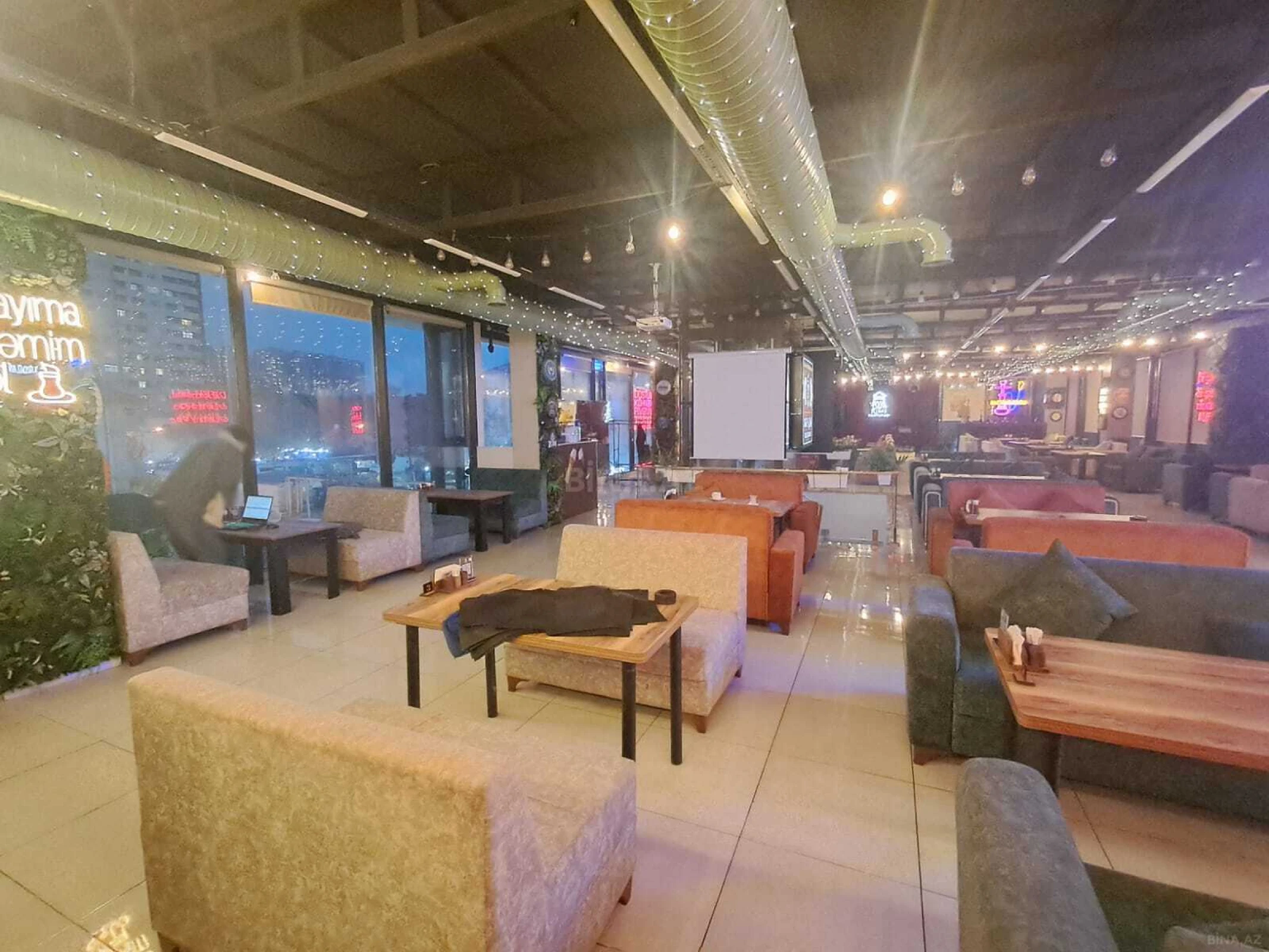 Satılır obyekt 400 m²