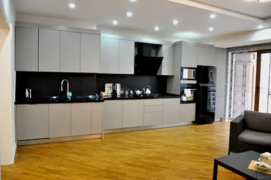 Satılır 3 otaqlı mənzil 141 m²