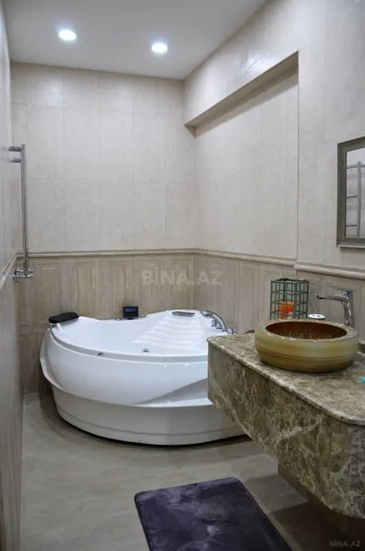 Satılır 3 otaqlı mənzil 141 m²
