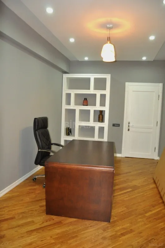 Satılır 3 otaqlı mənzil 141 m²