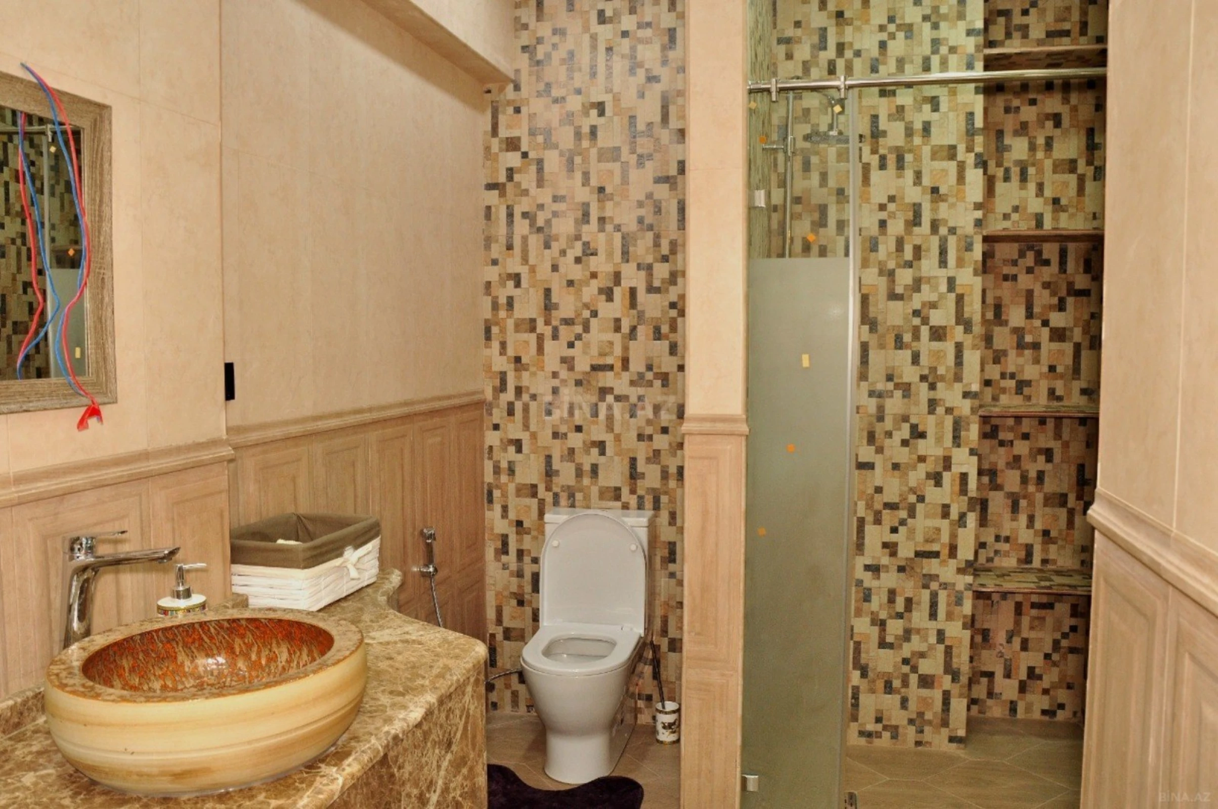 Satılır 3 otaqlı mənzil 141 m²
