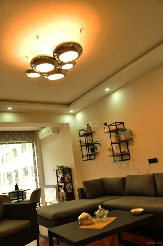Satılır 3 otaqlı mənzil 141 m²