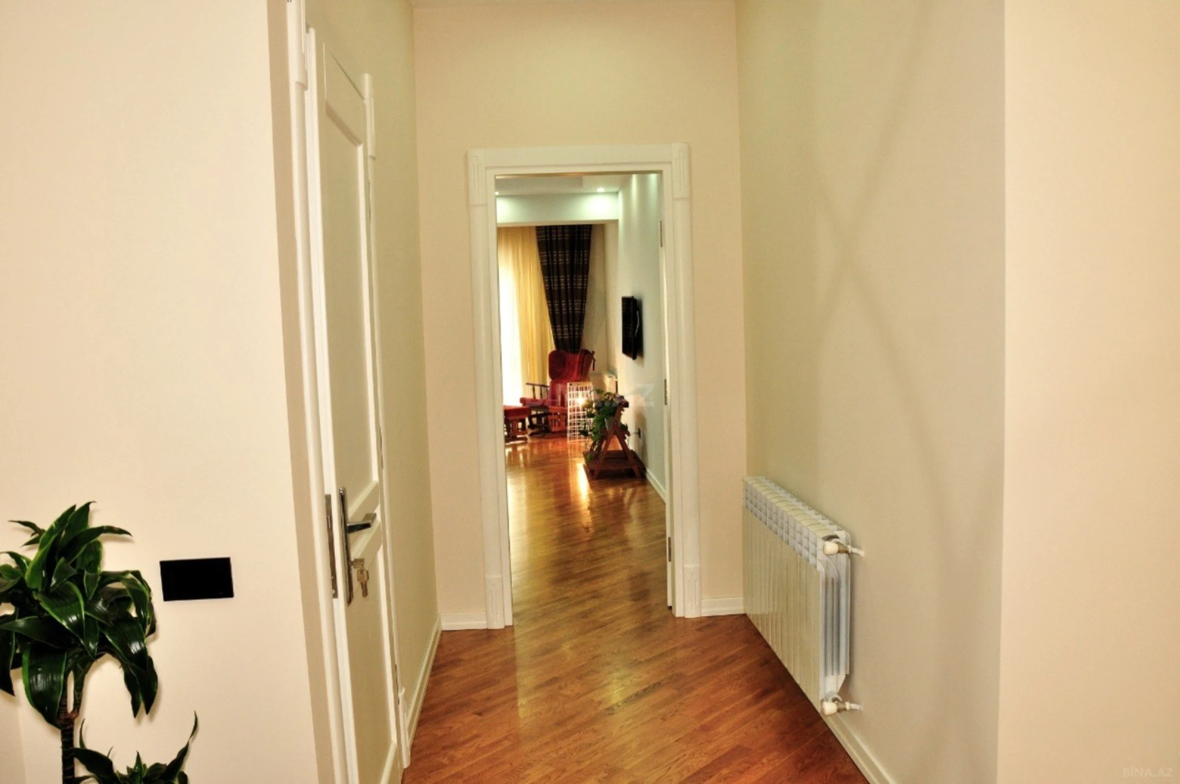 Satılır 3 otaqlı mənzil 141 m²