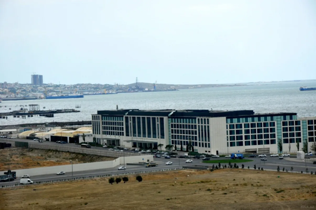 Satılır 3 otaqlı mənzil 141 m²