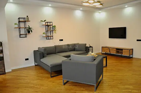 Satılır 3 otaqlı mənzil 141 m²