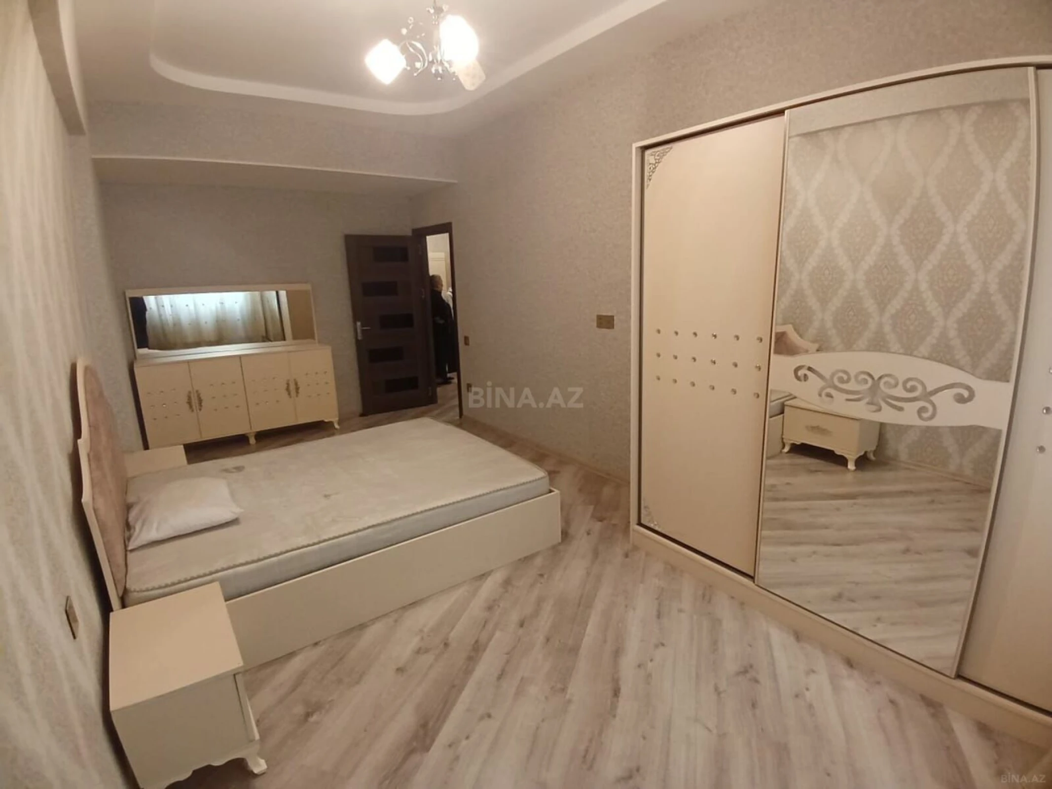 Kirayə verilir 2 otaqlı mənzil 100 m²