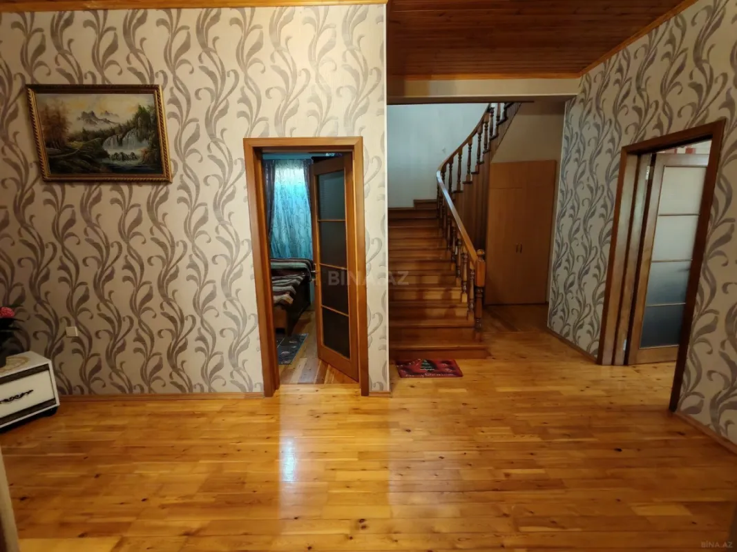 Satılır 7 otaqlı həyət evi 240 m²