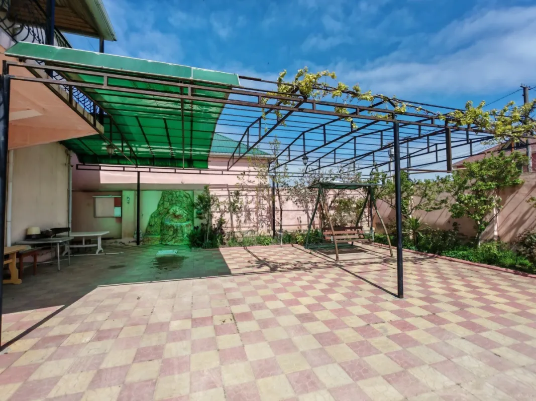 Satılır 7 otaqlı həyət evi 240 m²