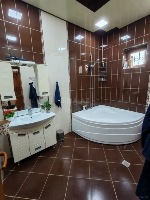 Satılır 7 otaqlı həyət evi 240 m²