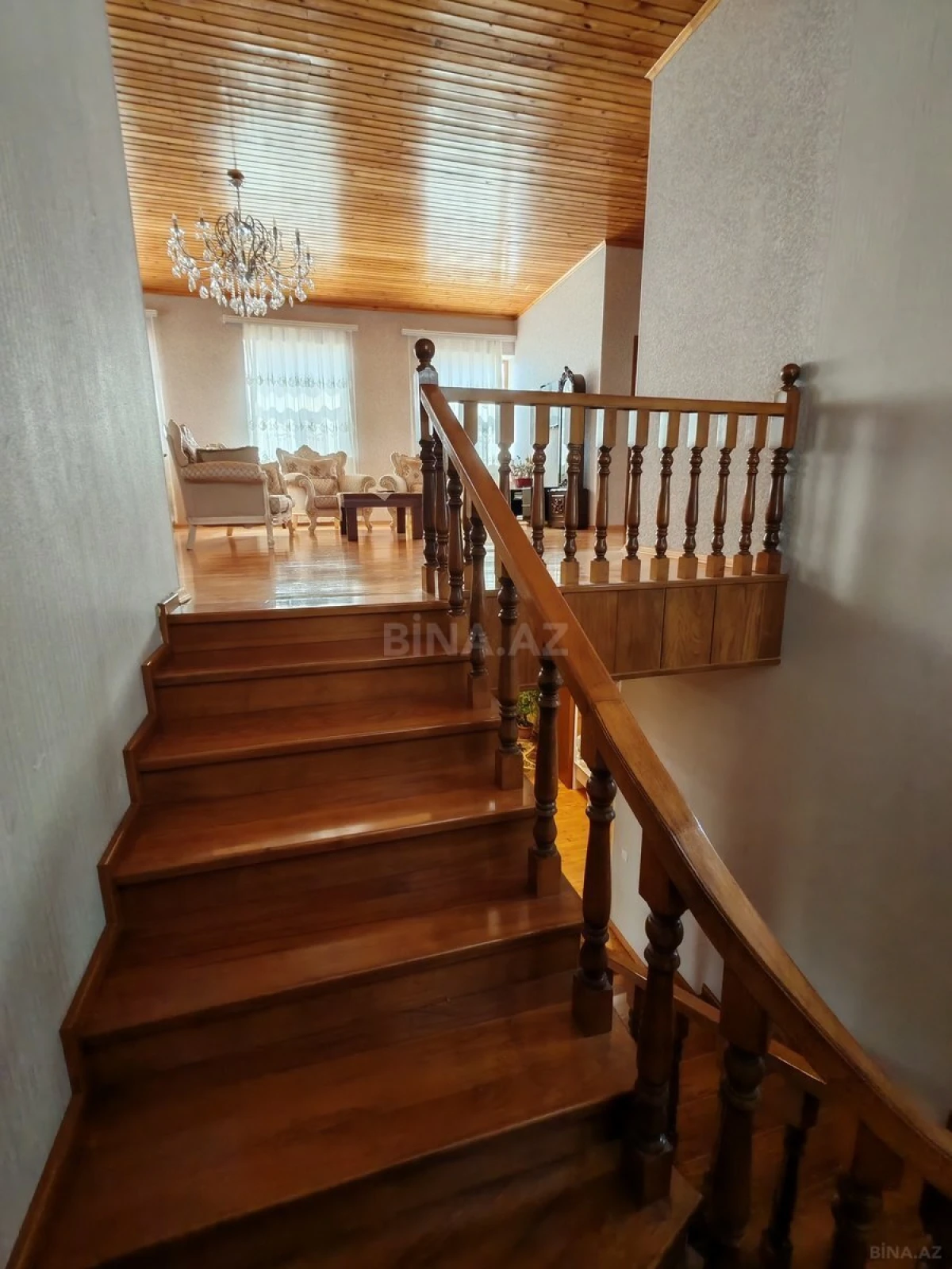 Satılır 7 otaqlı həyət evi 240 m²