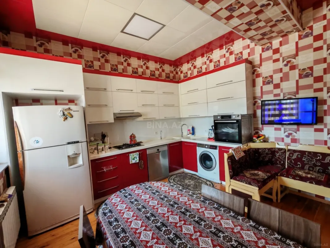 Satılır 7 otaqlı həyət evi 240 m²