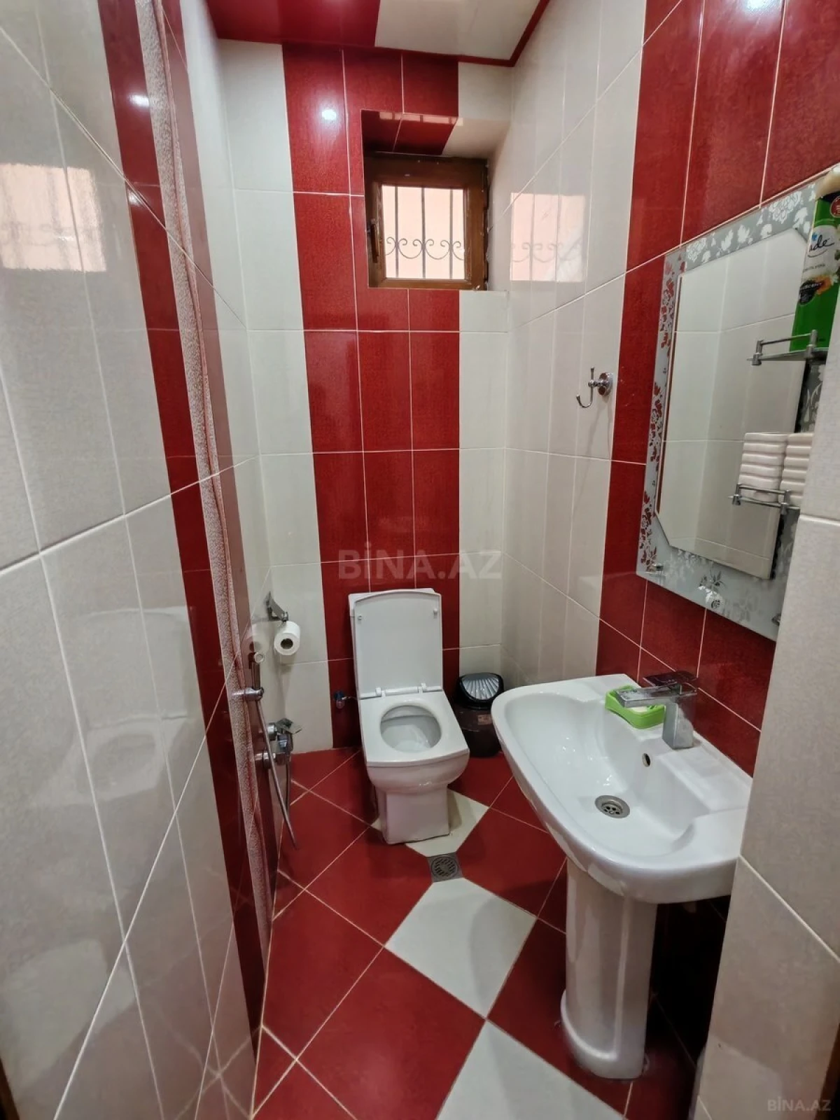 Satılır 7 otaqlı həyət evi 240 m²