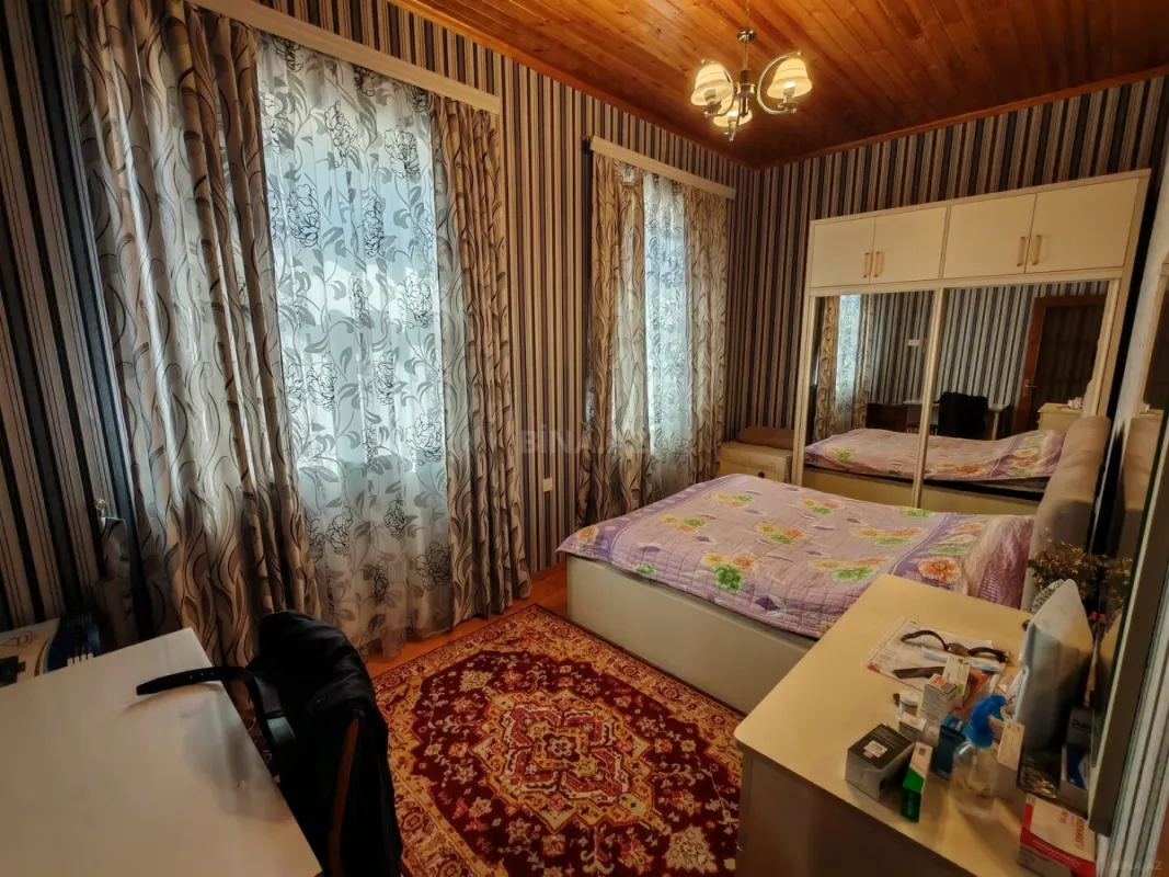 Satılır 7 otaqlı həyət evi 240 m²