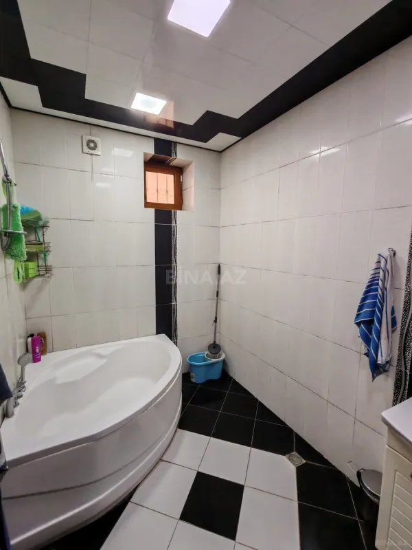 Satılır 7 otaqlı həyət evi 240 m²