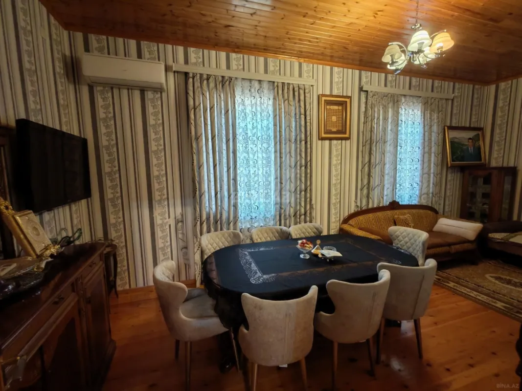 Satılır 7 otaqlı həyət evi 240 m²