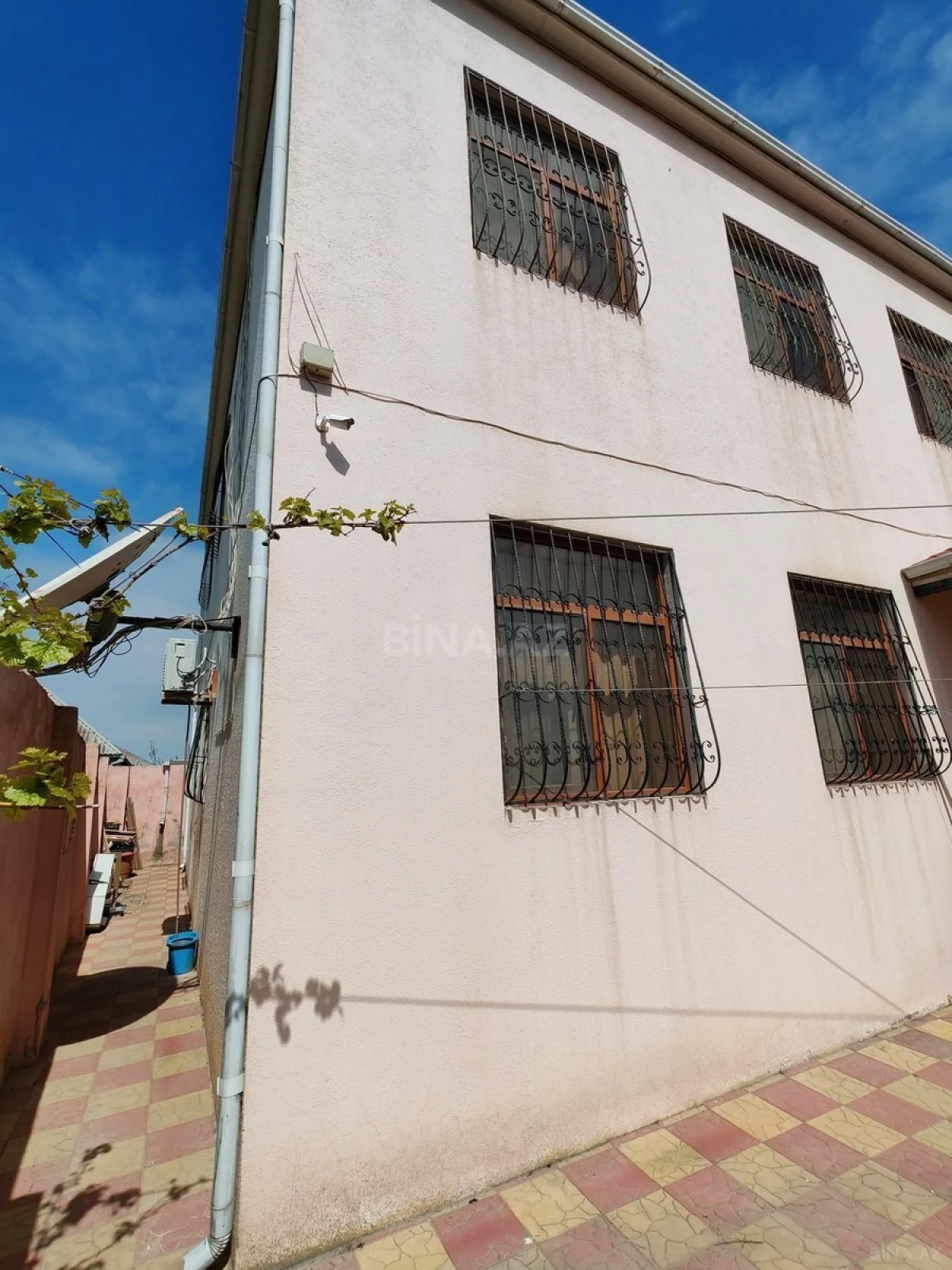 Satılır 7 otaqlı həyət evi 240 m²