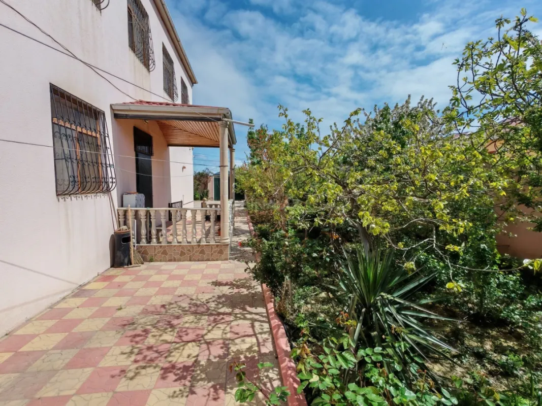 Satılır 7 otaqlı həyət evi 240 m²