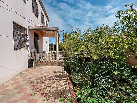 Satılır 7 otaqlı həyət evi 240 m²