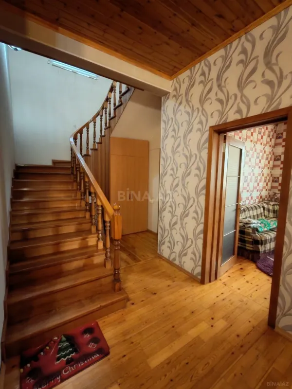 Satılır 7 otaqlı həyət evi 240 m²