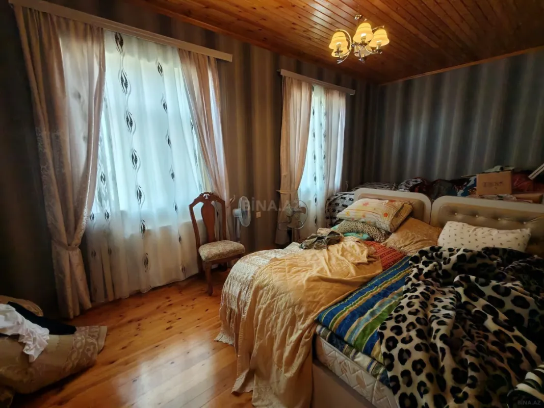 Satılır 7 otaqlı həyət evi 240 m²