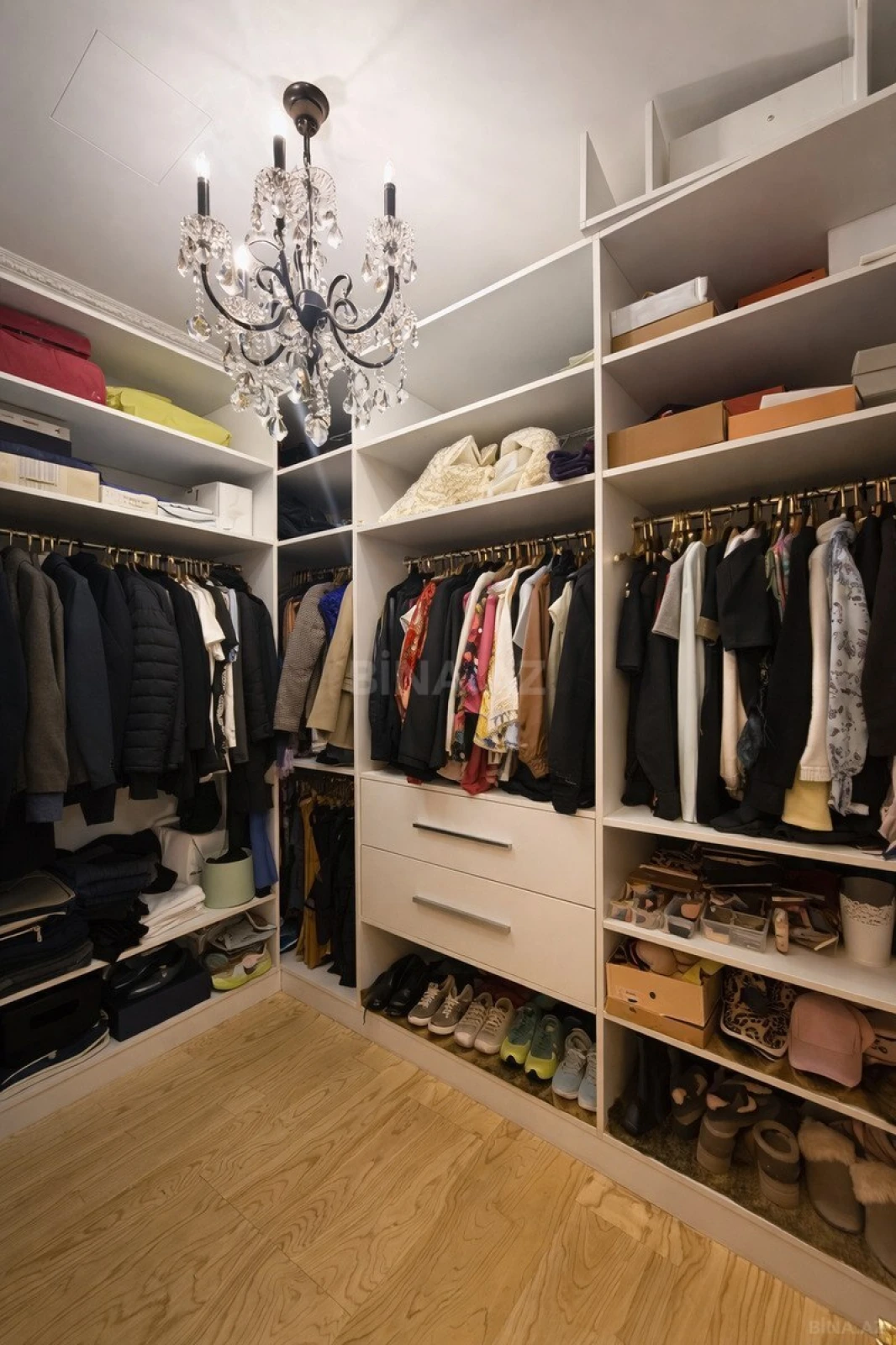 Satılır 3 otaqlı mənzil 195 m²