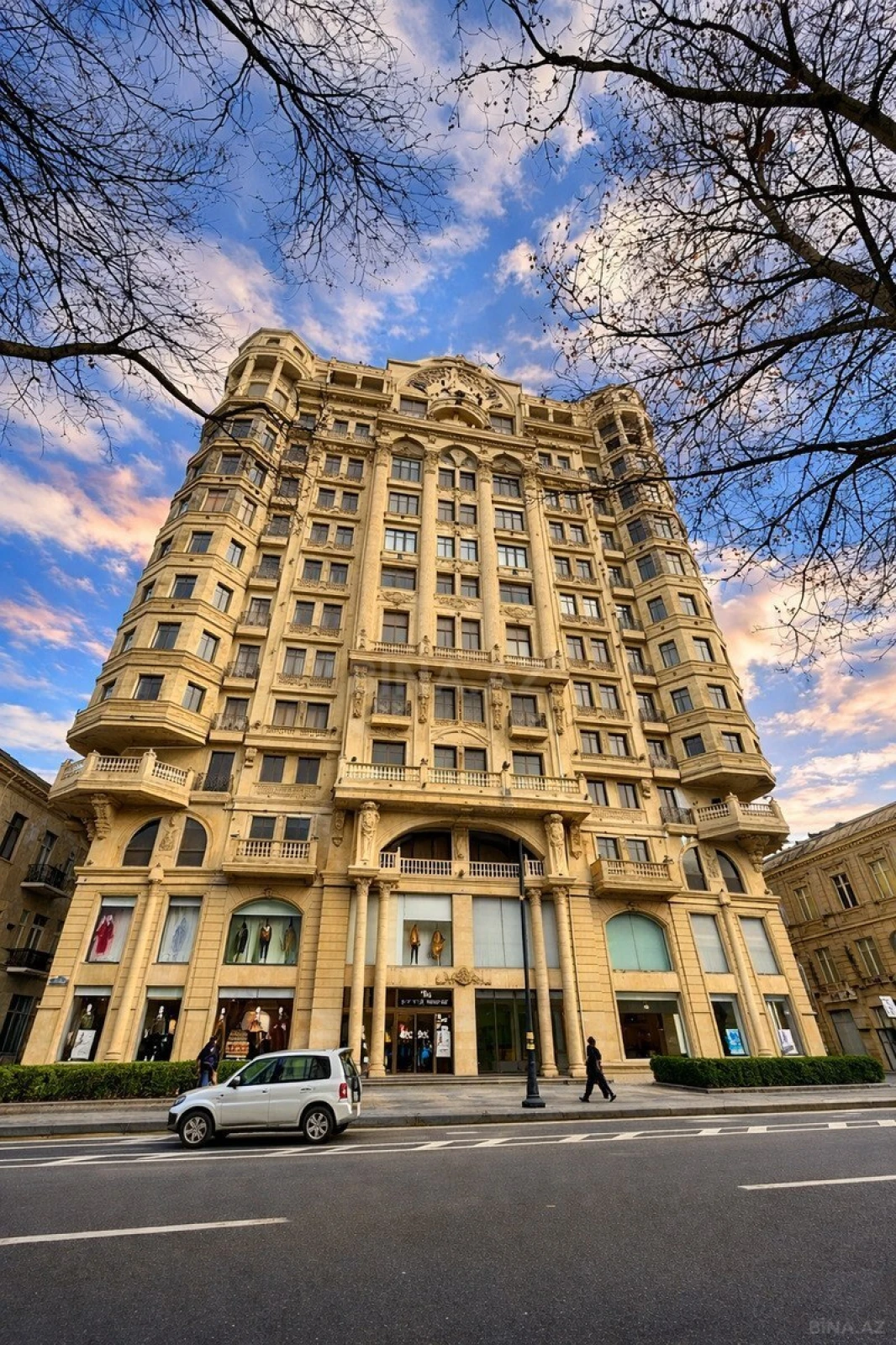 Satılır 3 otaqlı mənzil 195 m²