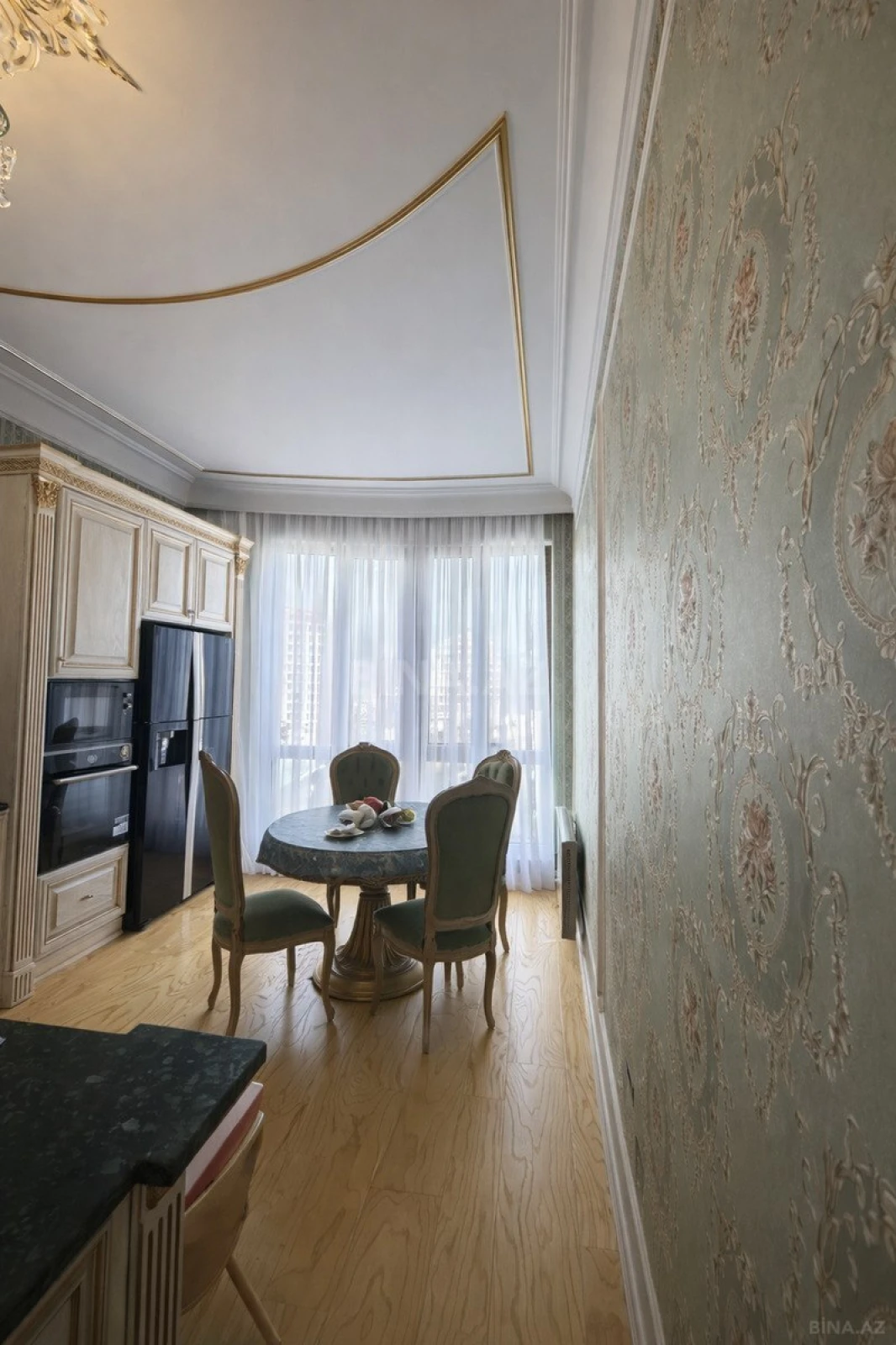 Satılır 3 otaqlı mənzil 195 m²