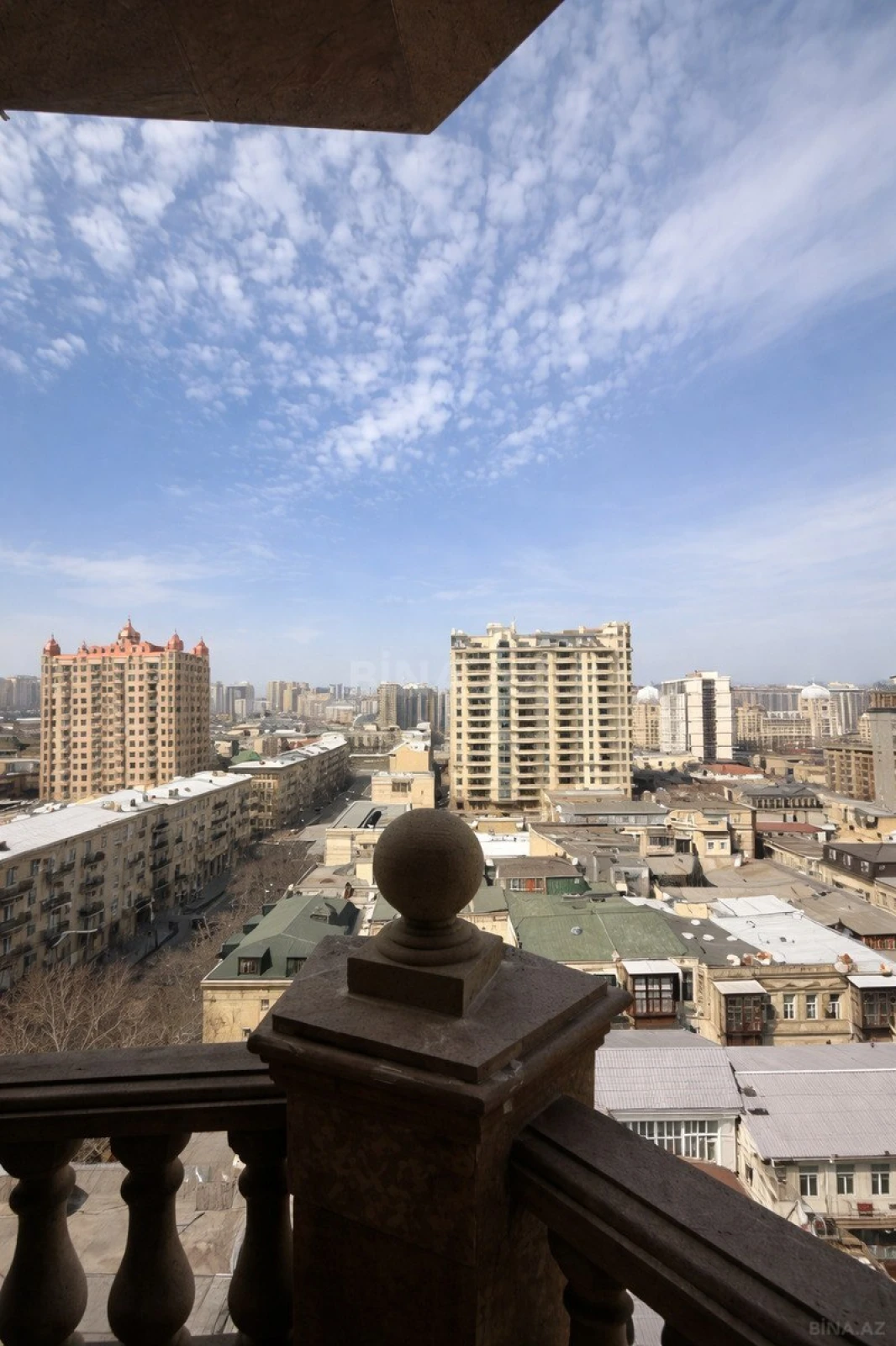 Satılır 3 otaqlı mənzil 195 m²