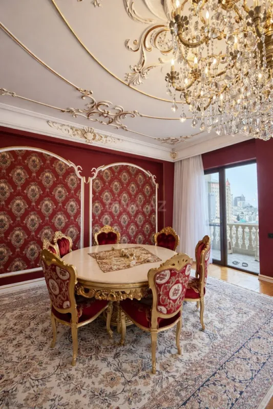 Satılır 3 otaqlı mənzil 195 m²