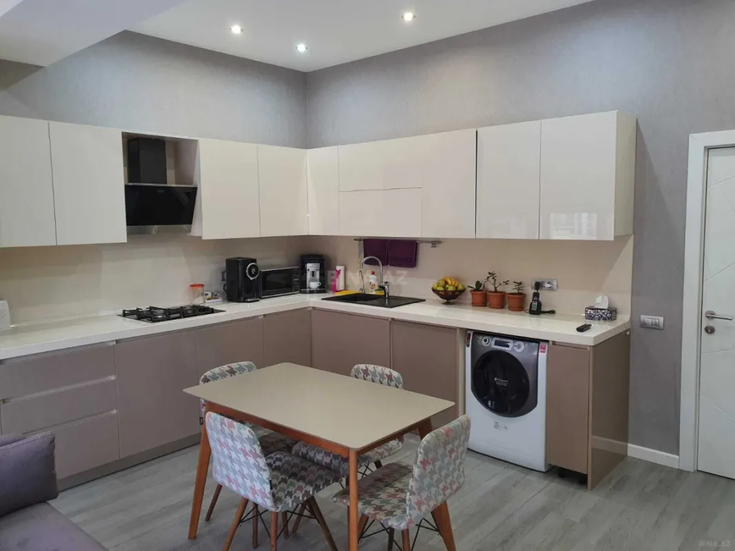 Satılır 3 otaqlı mənzil 162 m²