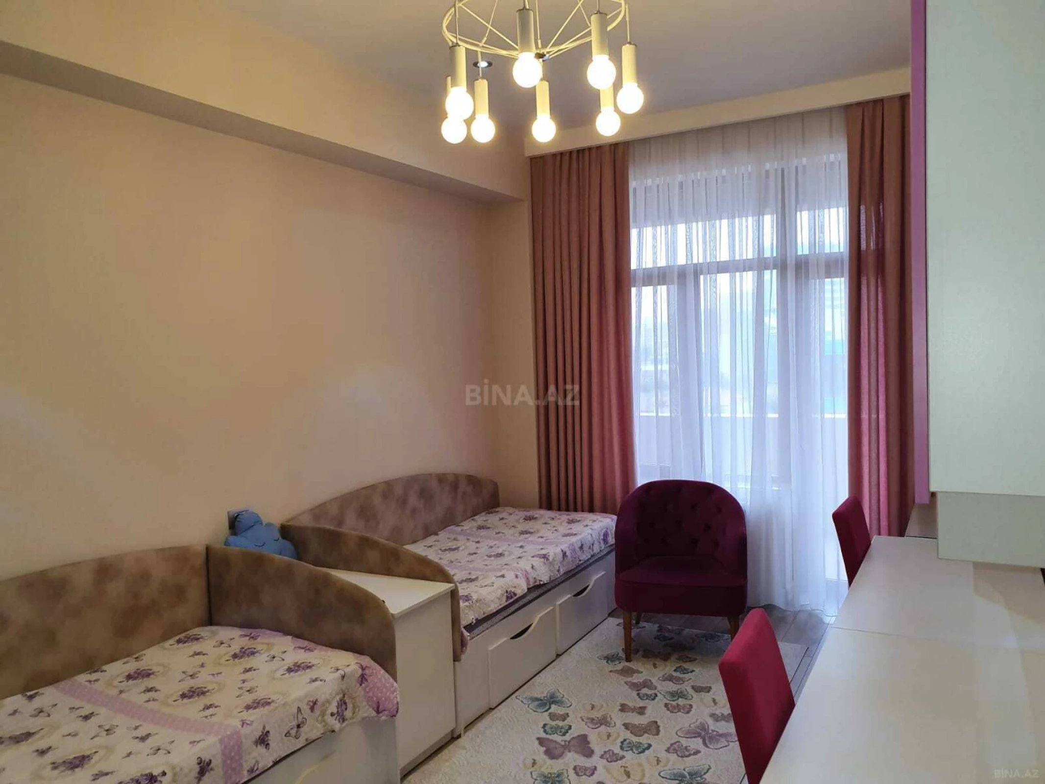 Satılır 3 otaqlı mənzil 162 m²