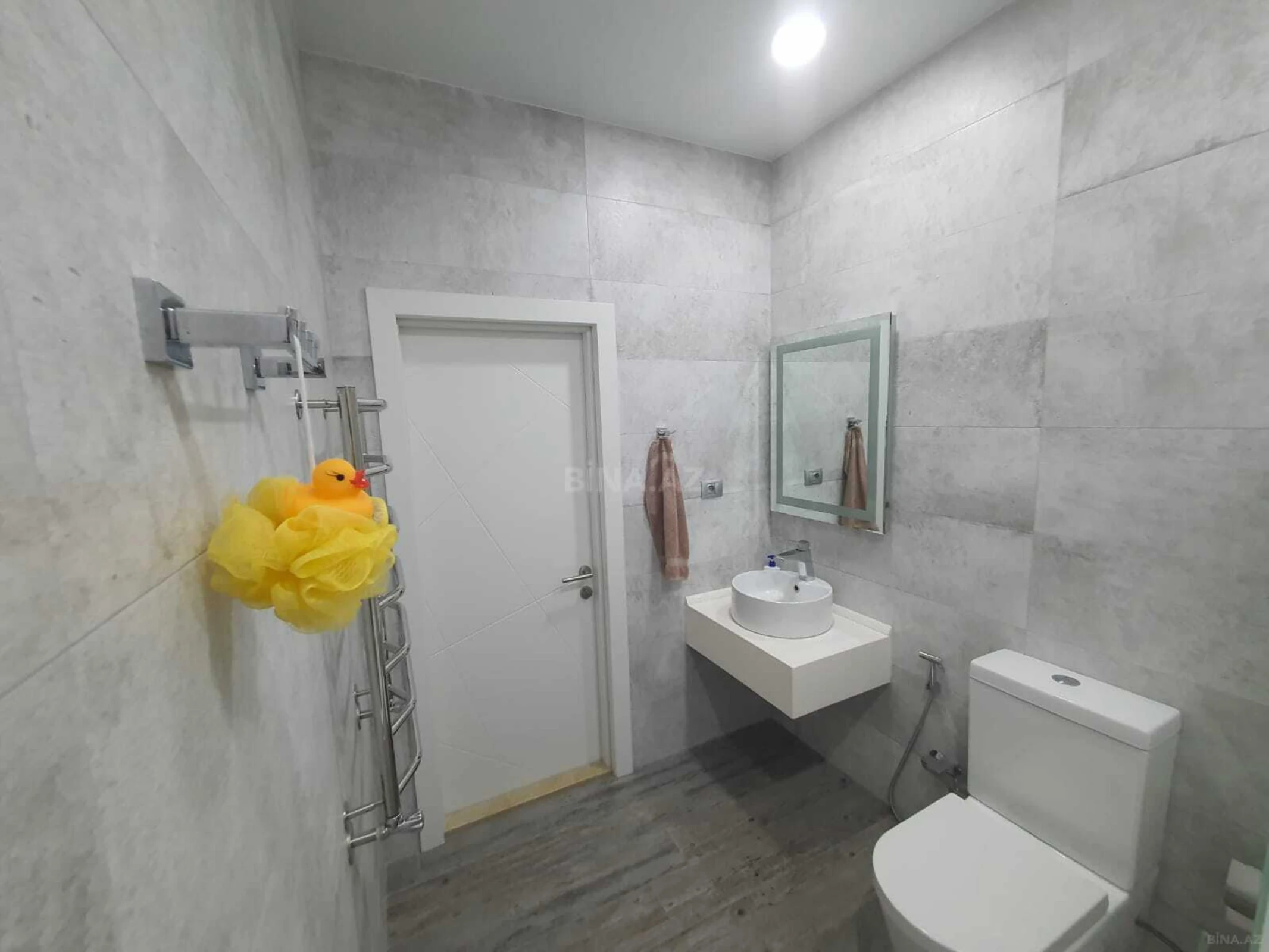 Satılır 3 otaqlı mənzil 162 m²