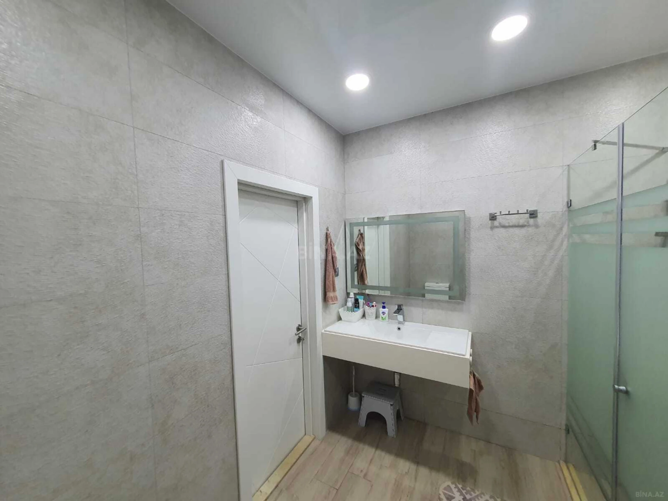 Satılır 3 otaqlı mənzil 162 m²