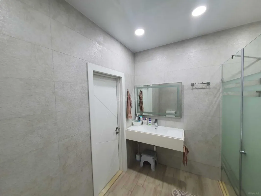 Satılır 3 otaqlı mənzil 162 m²