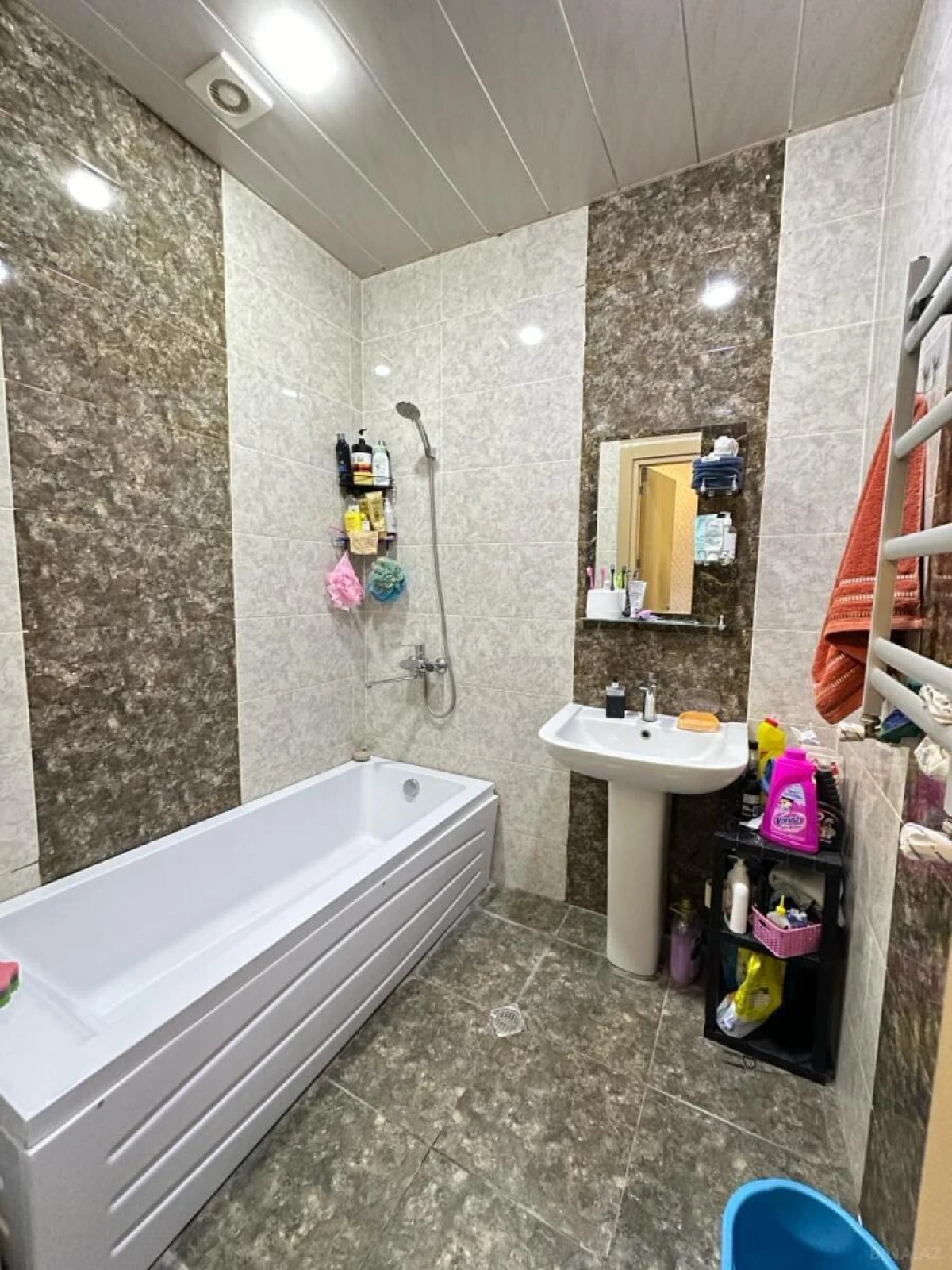 Satılır 2 otaqlı mənzil 103 m²