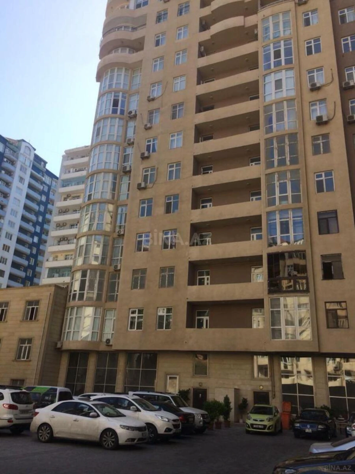 Kirayə verilir 4 otaqlı mənzil 180 m²