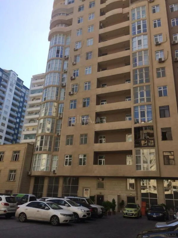 Kirayə verilir 4 otaqlı mənzil 180 m²