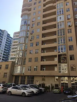 Kirayə verilir 4 otaqlı mənzil 180 m²