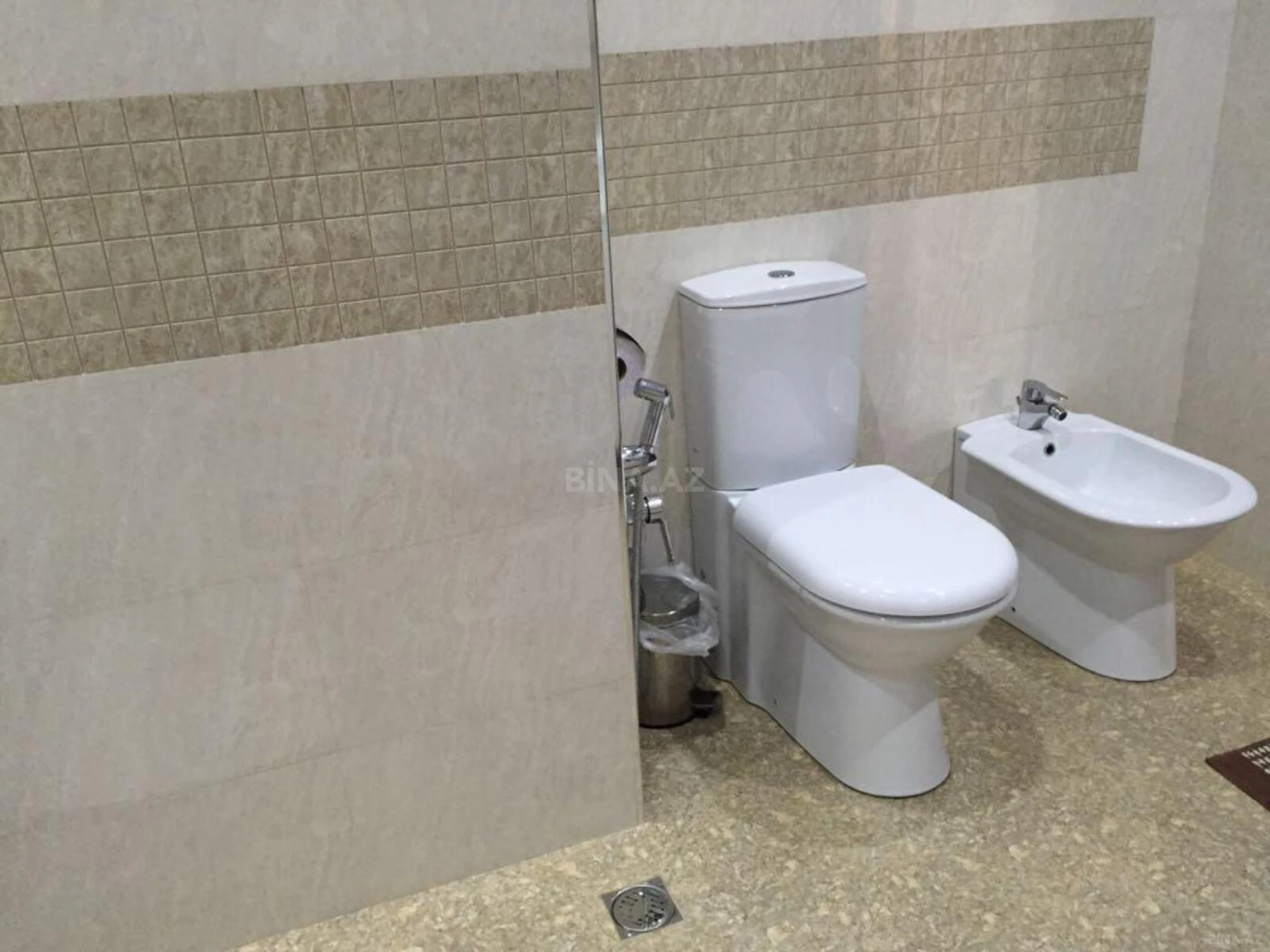 Kirayə verilir 4 otaqlı mənzil 180 m²