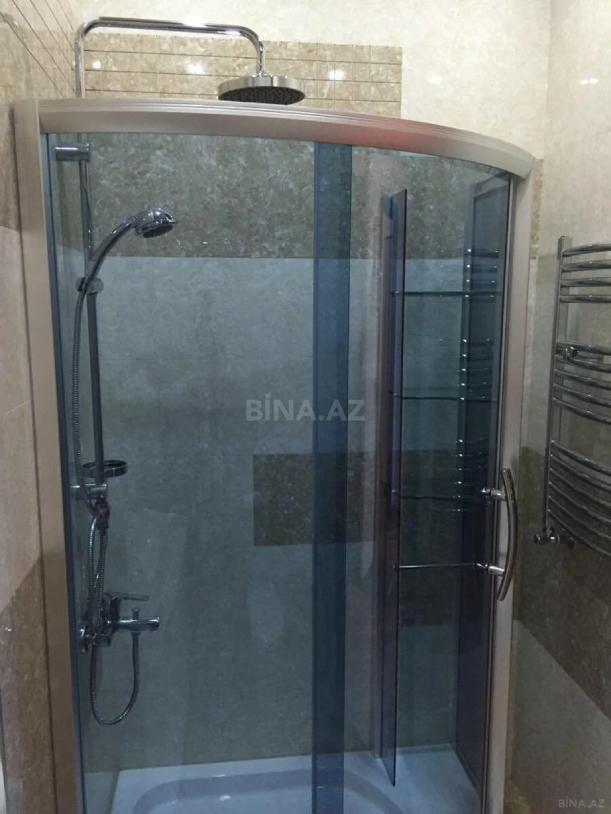 Kirayə verilir 4 otaqlı mənzil 180 m²