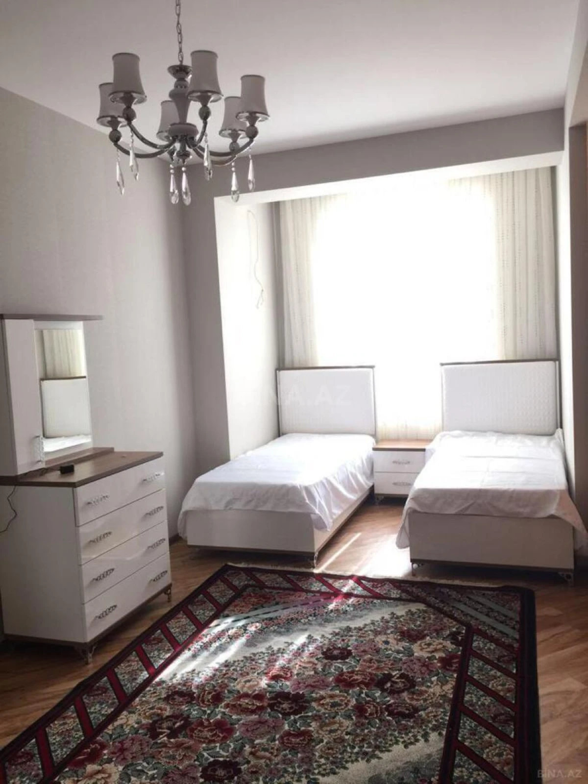 Kirayə verilir 4 otaqlı mənzil 180 m²