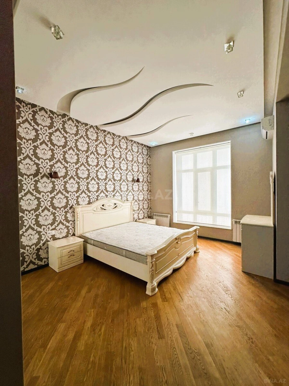 Kirayə verilir 4 otaqlı mənzil 147 m²