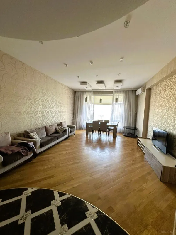 Kirayə verilir 4 otaqlı mənzil 147 m²