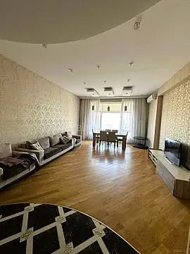 Kirayə verilir 4 otaqlı mənzil 147 m² — Bakı 4 otaq 147.00 m²