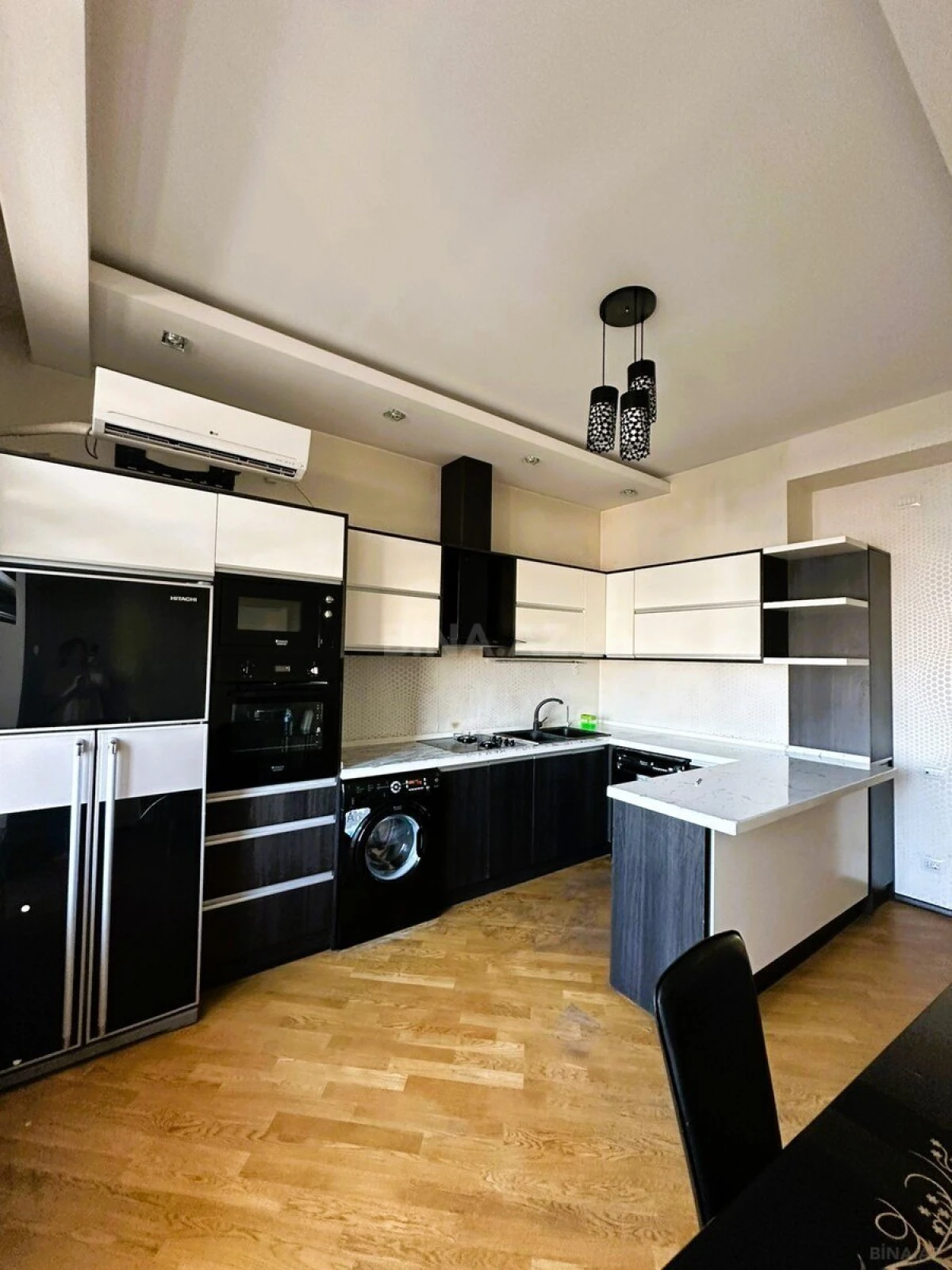Kirayə verilir 4 otaqlı mənzil 147 m²