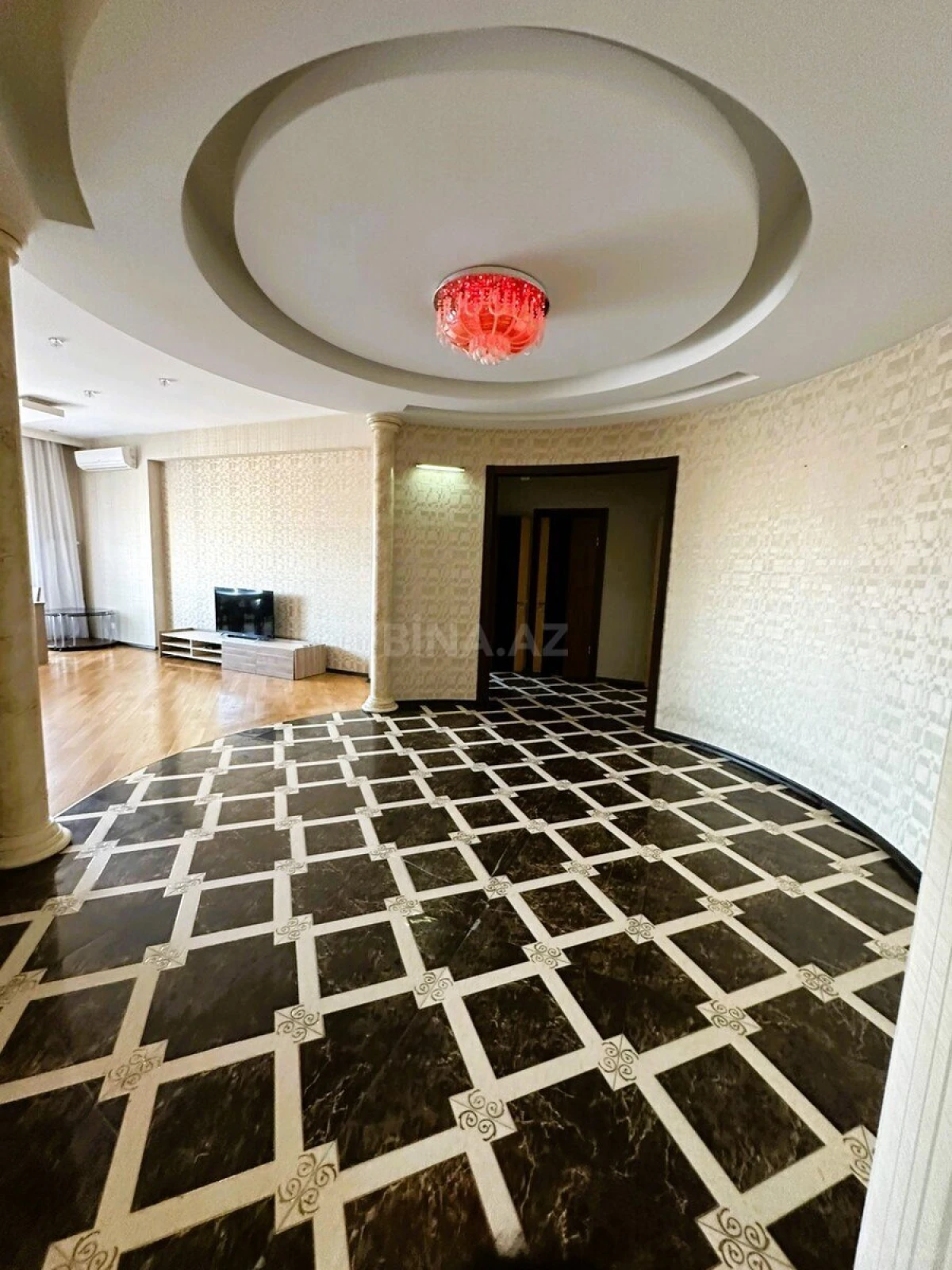 Kirayə verilir 4 otaqlı mənzil 147 m²