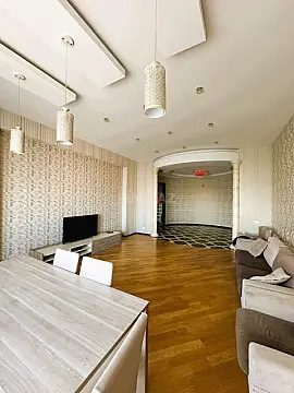 Kirayə verilir 4 otaqlı mənzil 147 m²