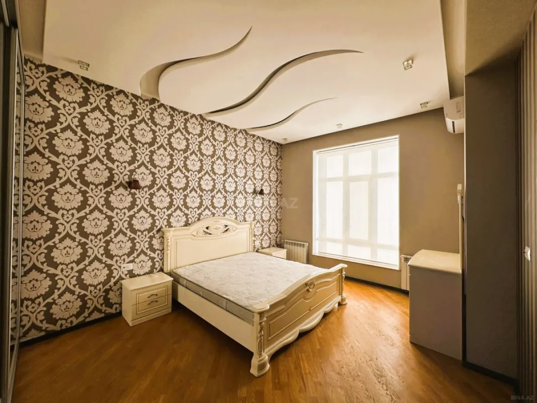 Kirayə verilir 4 otaqlı mənzil 147 m²