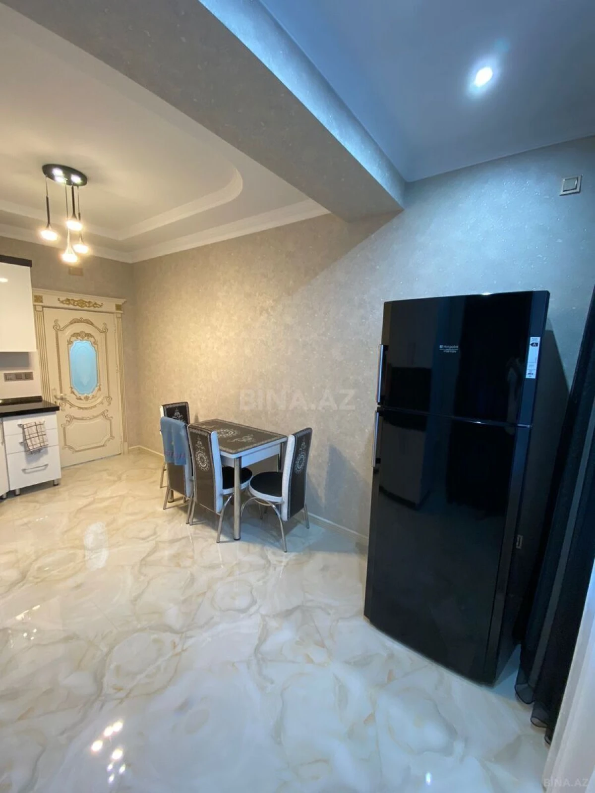 Kirayə verilir 3 otaqlı mənzil 140 m²
